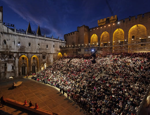 cour-honneur-avignon